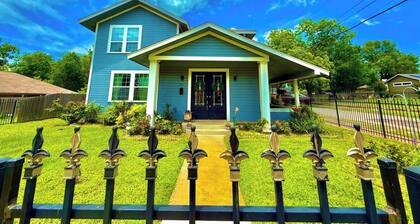 Huge 2 Story 3k Sq Ft Luxury House of Peace in the Heart of Paris, TX