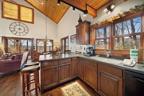Interior - 3BR Blowing Rock Cabin w' Wood Fireplace, Stone Fire Pit, Near Parkway (Blowing Rock)