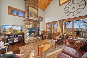 TV, fireplace, books - 3BR Blowing Rock Cabin w' Wood Fireplace, Stone Fire Pit, Near Parkway (Blowing Rock)