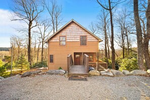 Exterior - 3BR Blowing Rock Cabin w' Wood Fireplace, Stone Fire Pit, Near Parkway (Blowing Rock)