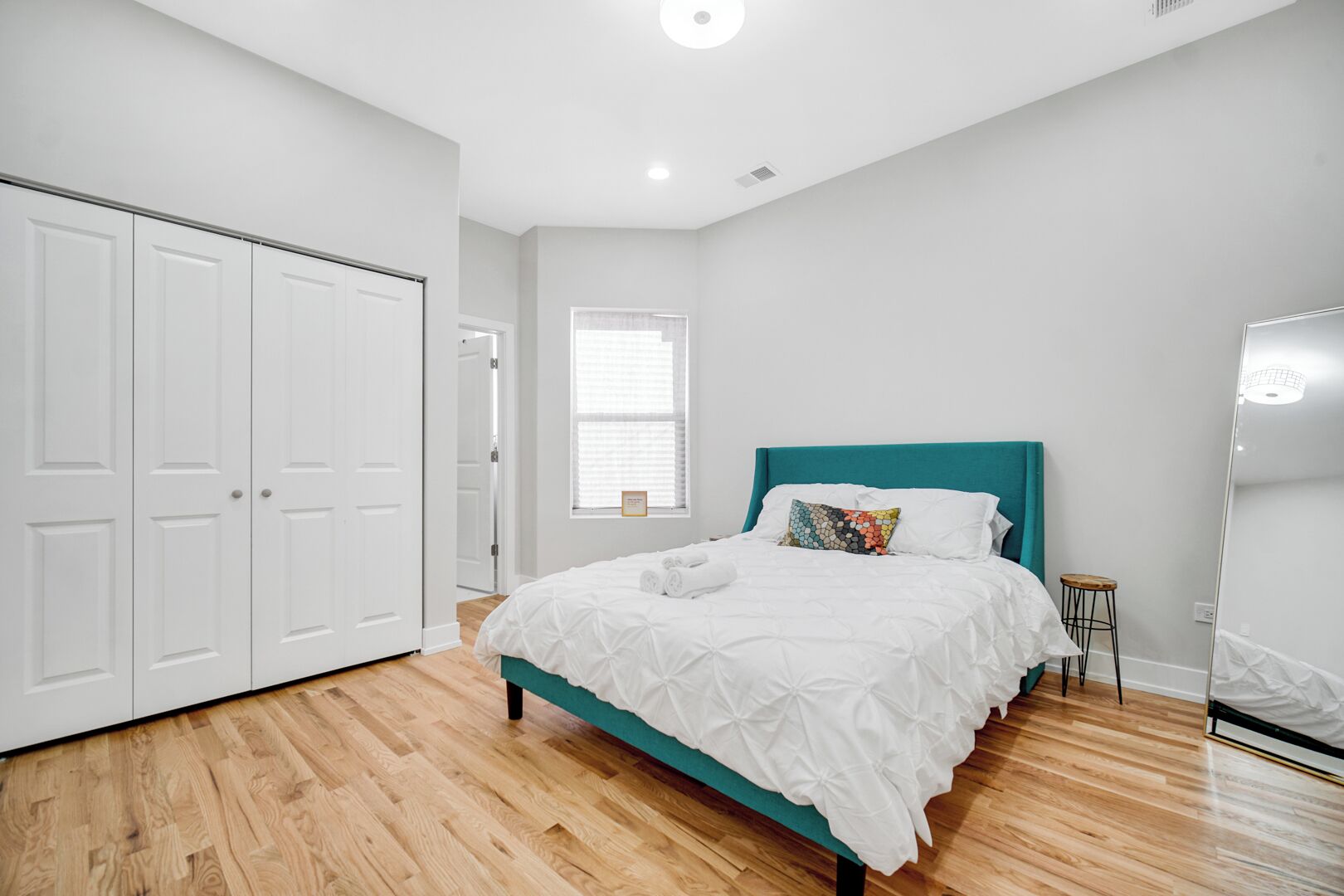 2 bedrooms, iron/ironing board, WiFi