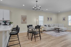 Interior - Cozy & Stylish Retreat Near Duke- Quiet Unit C (Durham)
