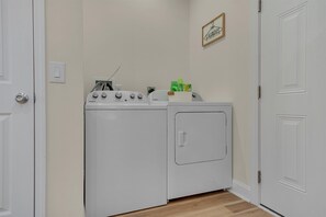 Interior - Cozy & Stylish Retreat Near Duke- Quiet Unit C (Durham)