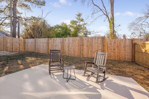 Terrace/patio - Cozy & Stylish Retreat Near Duke- Quiet Unit C (Durham)