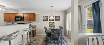 Spacious 5-bedroom house in tranquil Charlotte with AC