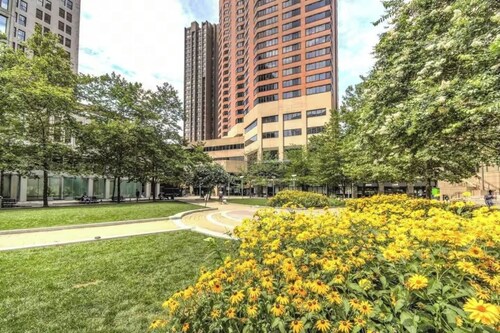 2BR Near Convention Center • Gym • Secure Parking