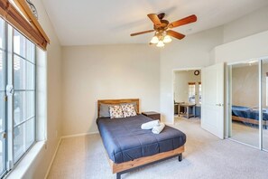4 bedrooms, iron/ironing board, travel cot, free WiFi - 4BR • Private Yard • Grill • Near Joshua Tree (Yucca Valley)