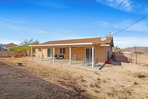 Exterior - Covered Patio • Desert Views • Near Joshua Tree (Joshua Tree)
