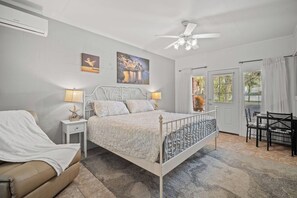 Bureau, fer et planche à repasser, Wi-Fi, draps fournis