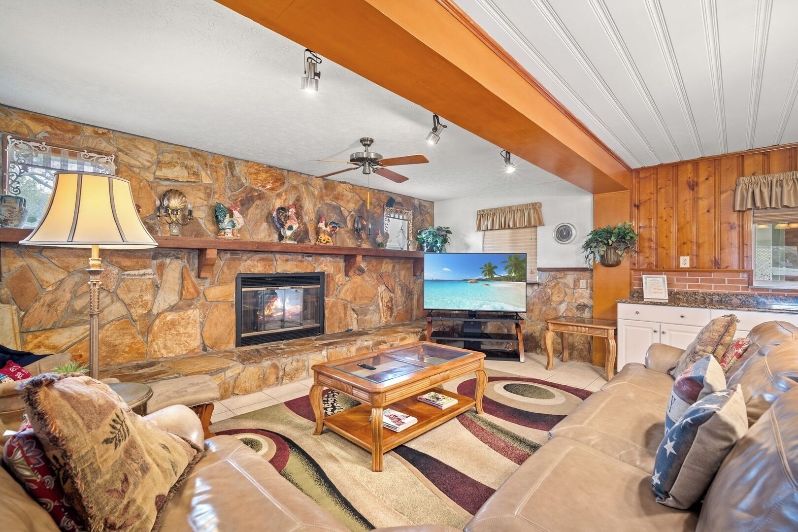 Televisie en een open haard