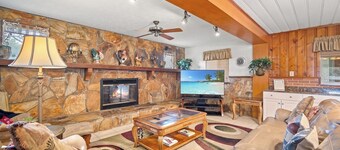 Family Pool Home • Sleeps 8