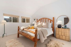 3 slaapkamers, een strijkplank/strijkijzer, gratis wifi, beddengoed