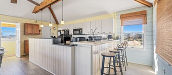 Short Sea: New Rental, Private Pool, Hot Tub, Walk to Beach