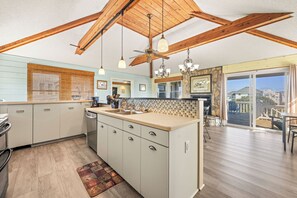 Frigorífic, microones, forn i placa de cuina