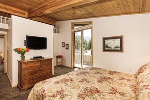 Fer et planche à repasser, lit parapluie, Wi-Fi gratuit, draps fournis