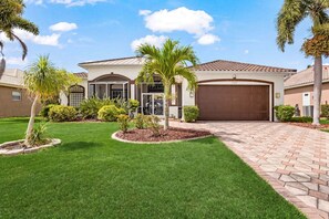 Exterior - Fun Gulf-Access Retreat with Heated Pool, Dock & Tiki Hut Getaway - Villa Gone Coastal - Roelens (Cape Coral)