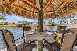 Outdoor dining - Fun Gulf-Access Retreat with Heated Pool, Dock & Tiki Hut Getaway - Villa Gone Coastal - Roelens (Cape Coral)
