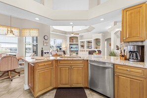 Fridge, microwave, oven, stovetop - Fun Gulf-Access Retreat with Heated Pool, Dock & Tiki Hut Getaway - Villa Gone Coastal - Roelens (Cape Coral)