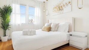 3 habitaciones, tabla de planchar con plancha y cuna de viaje 