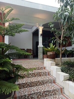 Deluxe Double or Twin Room, Courtyard View | Terrace/patio - Pakemsari Resort Hotel (Pakem)