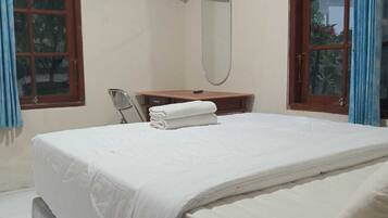 Habitación Deluxe con 1 cama matrimonial o 2 individuales, vista al patio