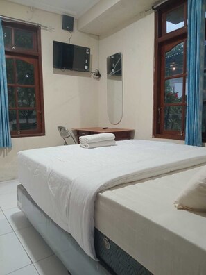 Deluxe Double or Twin Room, Courtyard View - Pakemsari Resort Hotel (Yogyakarta)