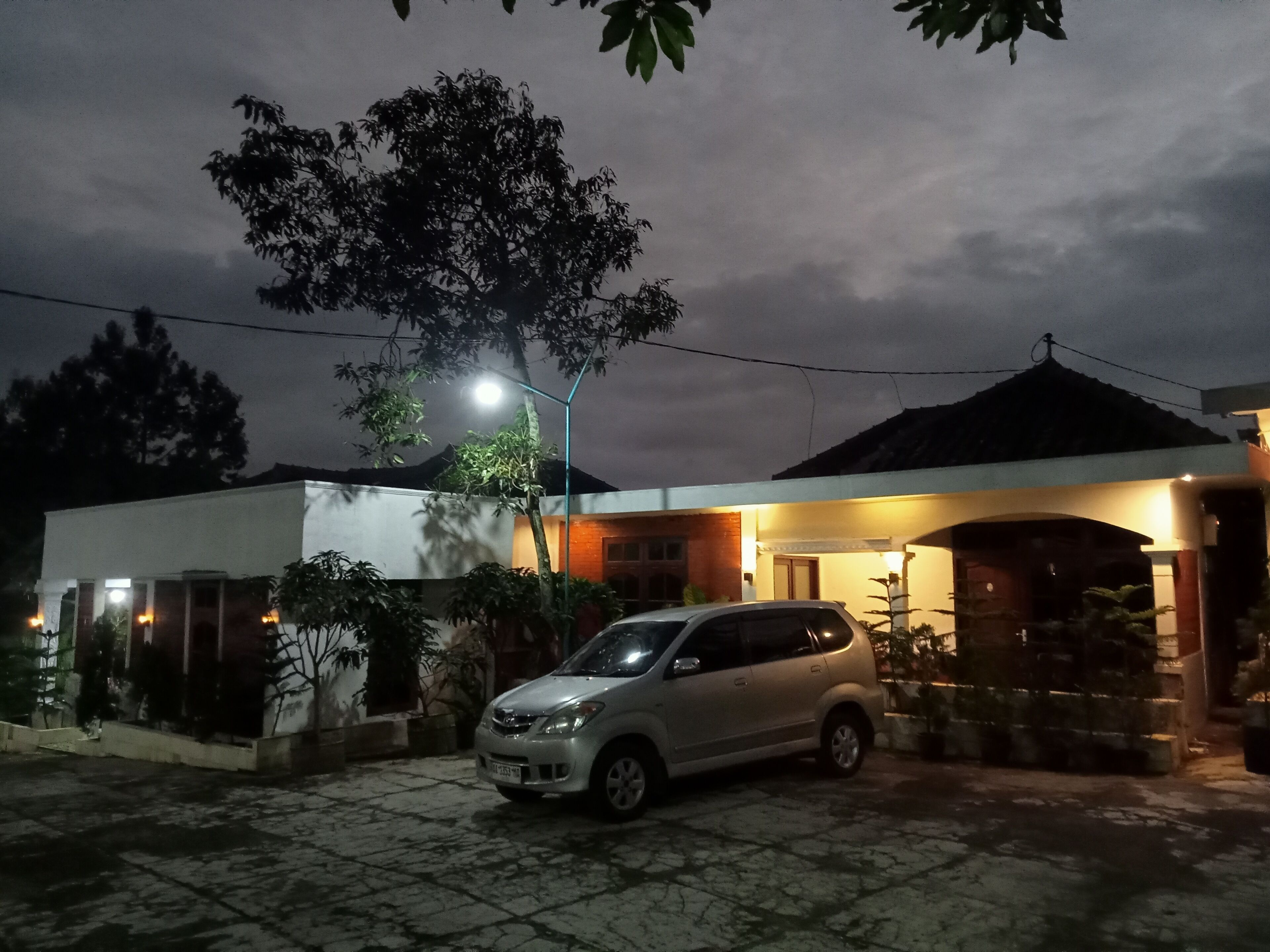 Vista frontal de la propiedad