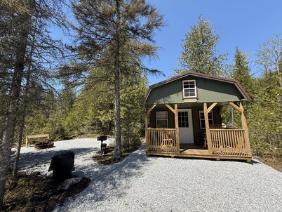 Nick's Place - Johnswood Off Grid Cabins on Drummond Island