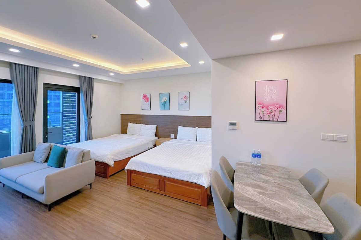 Business Studio, 2 Queen Beds, Balcony, Beach View | Bathroom | Hair dryer, slippers, towels, soap