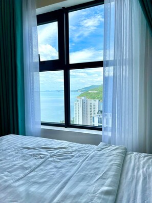 商务公寓, 2 间卧室, 阳台, 海洋景观 | 办公桌、笔记本电脑工作区、遮光窗帘、熨斗/熨衣板