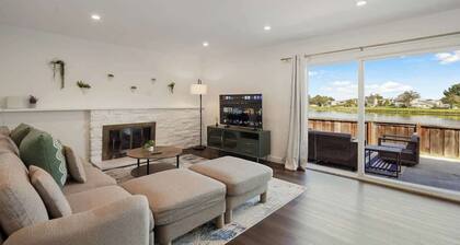 Lakefront 3Beds/1.5Bath Retreat w/ Water Views âą Walk to Shops âą Near SF