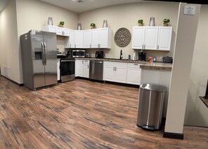 Micro-ondes, four, plaque de cuisson, lave-vaisselle