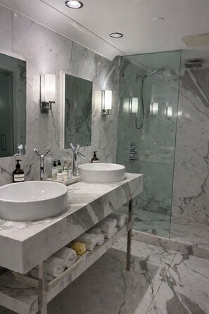 Shower, hair dryer, towels, soap - ICON Brickell elevated Miami living elegant residence. (Miami)