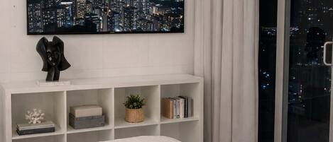 Ferros/tábuas de passar roupa, acesso à internet, roupa de cama