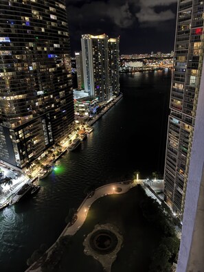 Aerial view - ICON Brickell elevated Miami living elegant residence. (Miami)