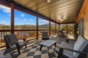Terrace/patio - *New* Sawyer's Rest - Hot Tub+ (Hollister)