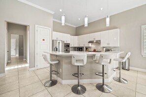 Fridge, microwave, oven, stovetop - Bliss at Reunion-TT489 (Kissimmee)