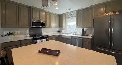 3/2 house w/ private boat launch, full lake view porch. Sleeps 8-10. Parking+