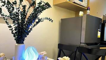 Kondominium, balkon, pemandangan gunung | Makan di kamar