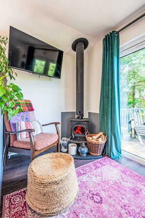 TV, fireplace - The Cabin by Interhome (Beauly)