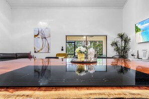 Interior - Seasonal Waterfront Condo – North Fort Myers (North Fort Myers)
