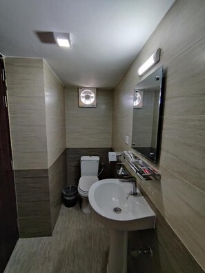 浴缸、免費盥洗用品、毛巾、肥皂