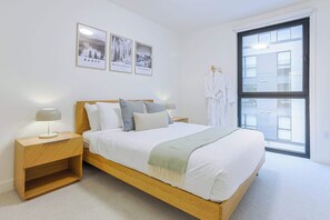 Fer et planche à repasser, Wi-Fi, literie fournie