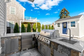 Terrace/patio - Coastal Retreat with pool and  walk to beach (Sandwich)