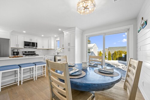 Coastal Retreat with pool and  walk to beach