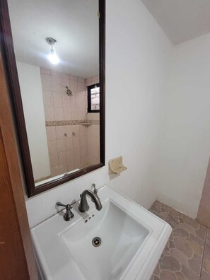 Handdukar, tvål och toalettpapper