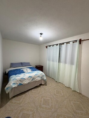 3 bedrooms, free WiFi, wheelchair access - Peaceful Getaway in El Oro de Hidalgo! 5 minutes from the downtown area. (El Oro de Hidalgo)
