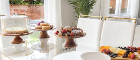 Luxury Apartment | In-room dining