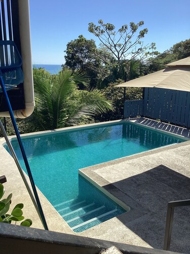 Amazing Ocean view guest house, just next to a monkey trail