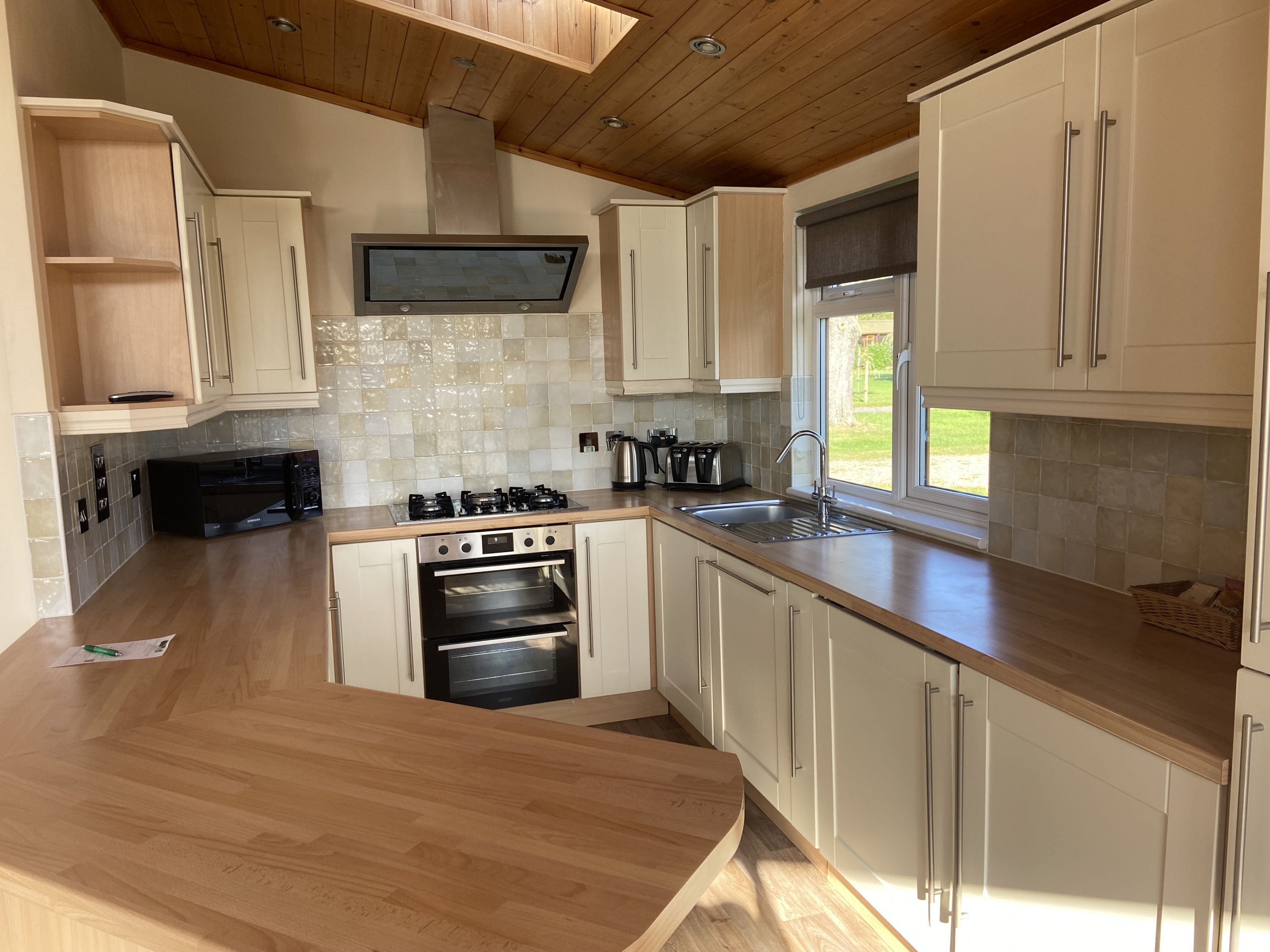 Refrigerador, microondas, horno y lavavajillas 